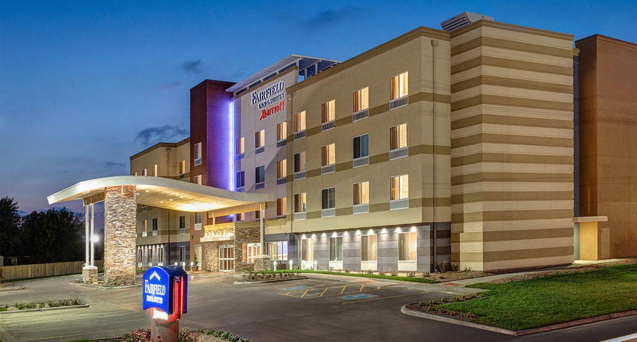 Fairfield Inn & Suites By Marriott Mcpherson Eksteriør bilde